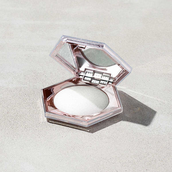 Fenty Beauty Diamond Bomb How Many Carats! Highlighter