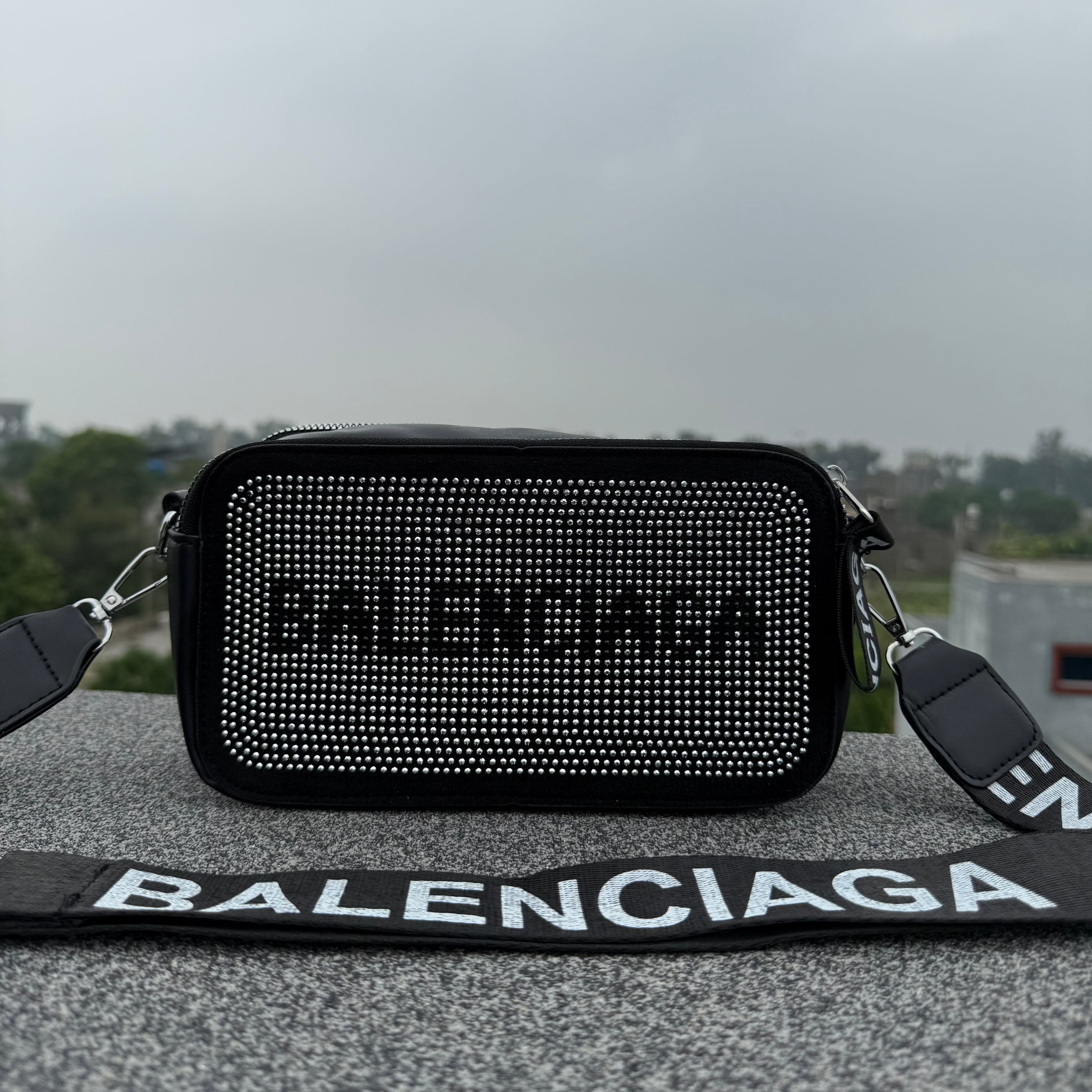 BALENCIAGA ( BLACK )