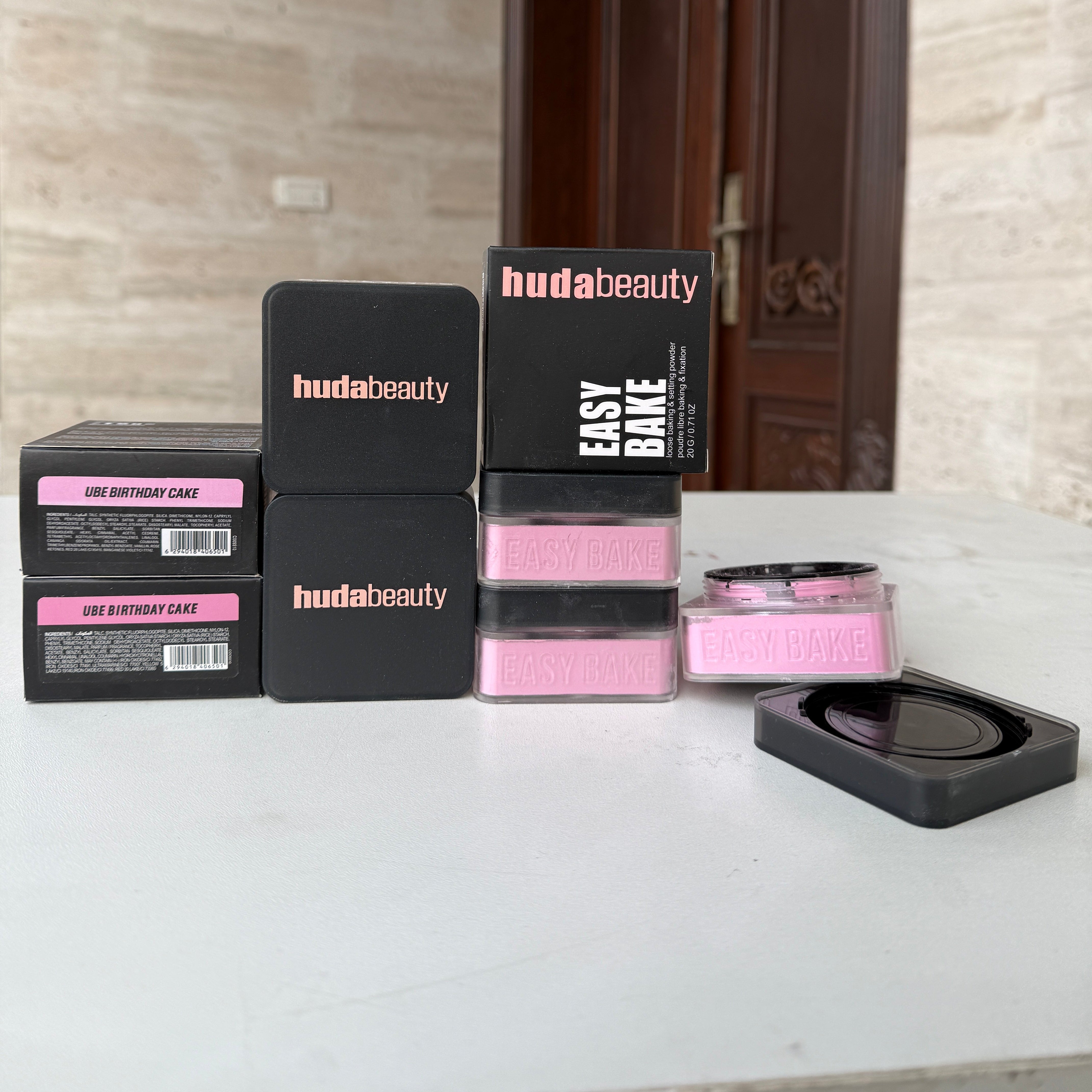 HUDA BEAUTY Easy Bake  Loose Baking & Setting Powder - Ube Birthday Cake