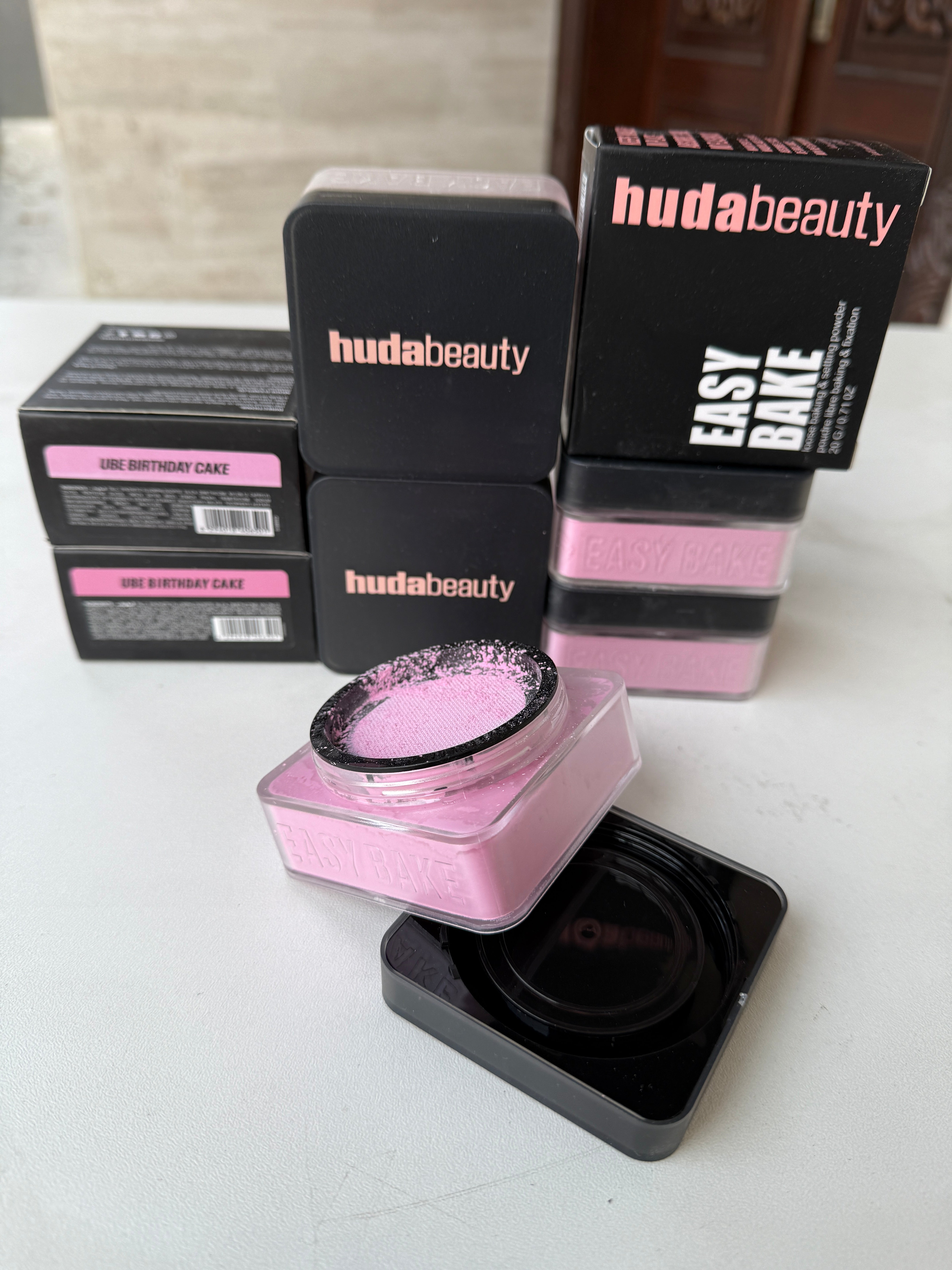 HUDA BEAUTY Easy Bake  Loose Baking & Setting Powder - Ube Birthday Cake