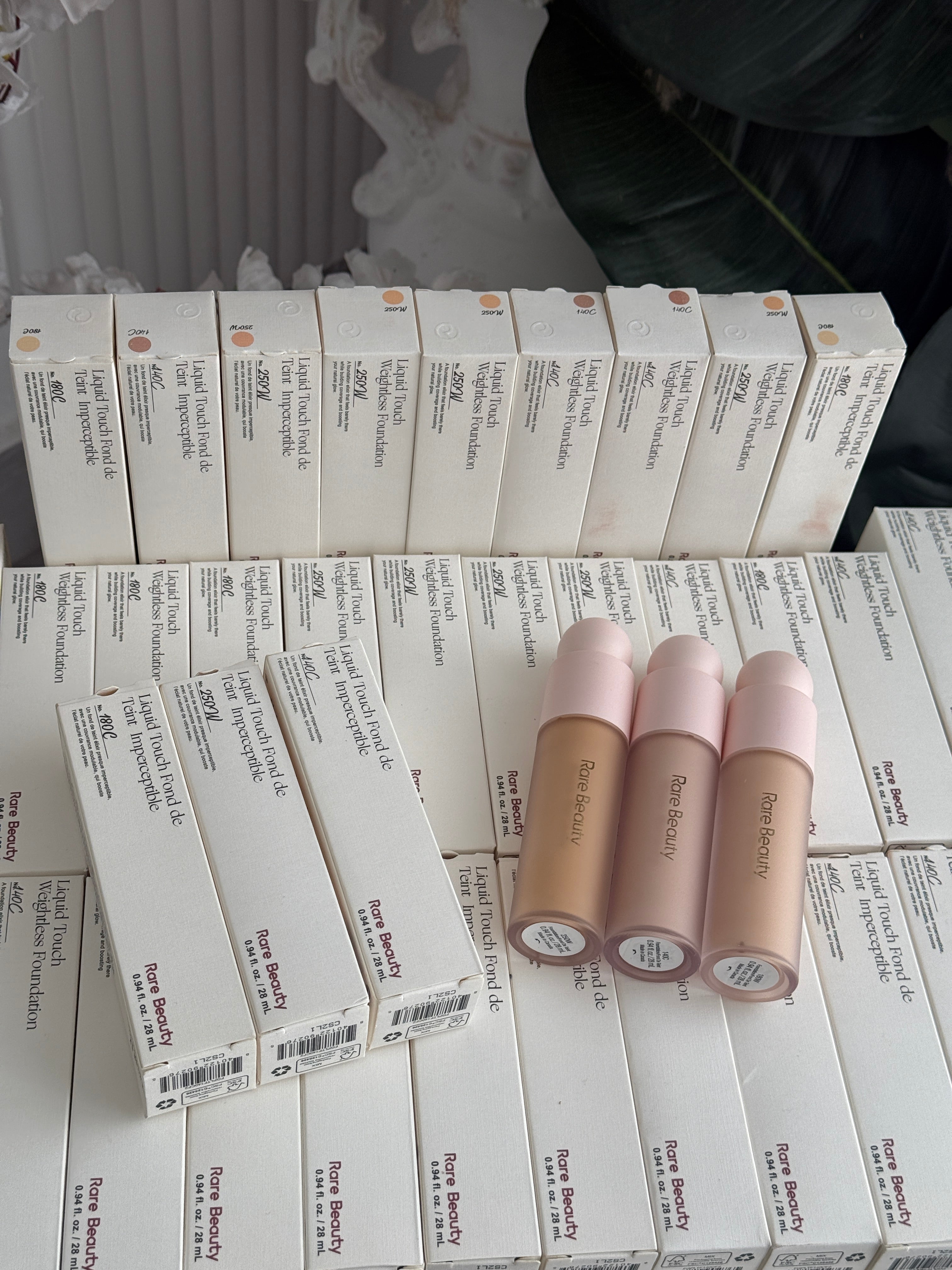 RARE BEAUTY - LIQUID TOUCH WEIGHTLESS FOUNDATION