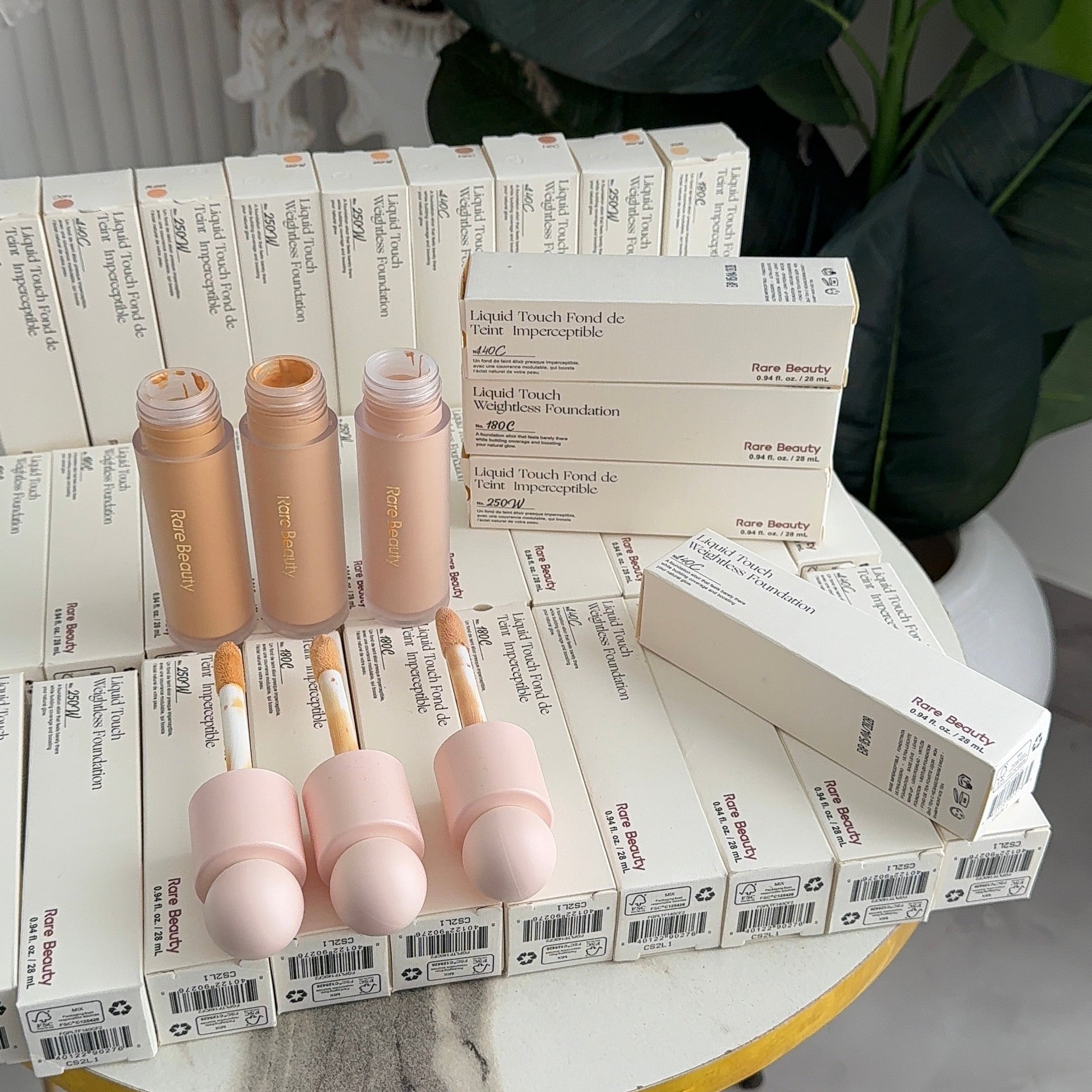 RARE BEAUTY - LIQUID TOUCH WEIGHTLESS FOUNDATION