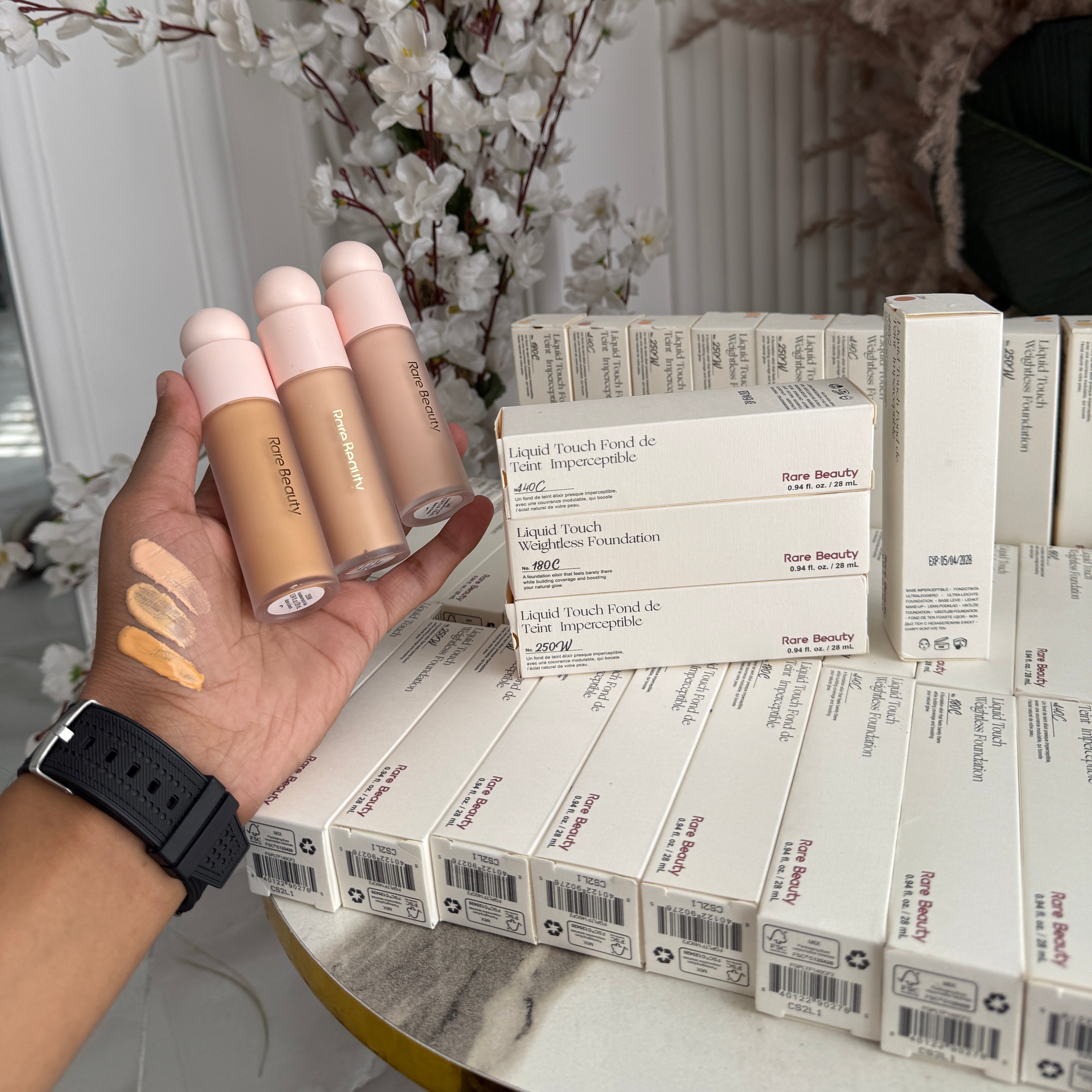 RARE BEAUTY - LIQUID TOUCH WEIGHTLESS FOUNDATION