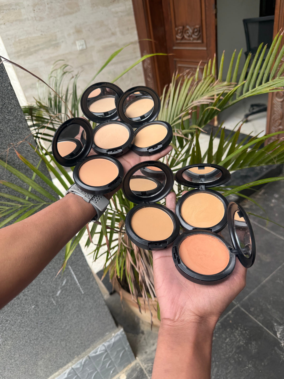Mac Studio fix powder plus foundation (new pakaging of MAC )