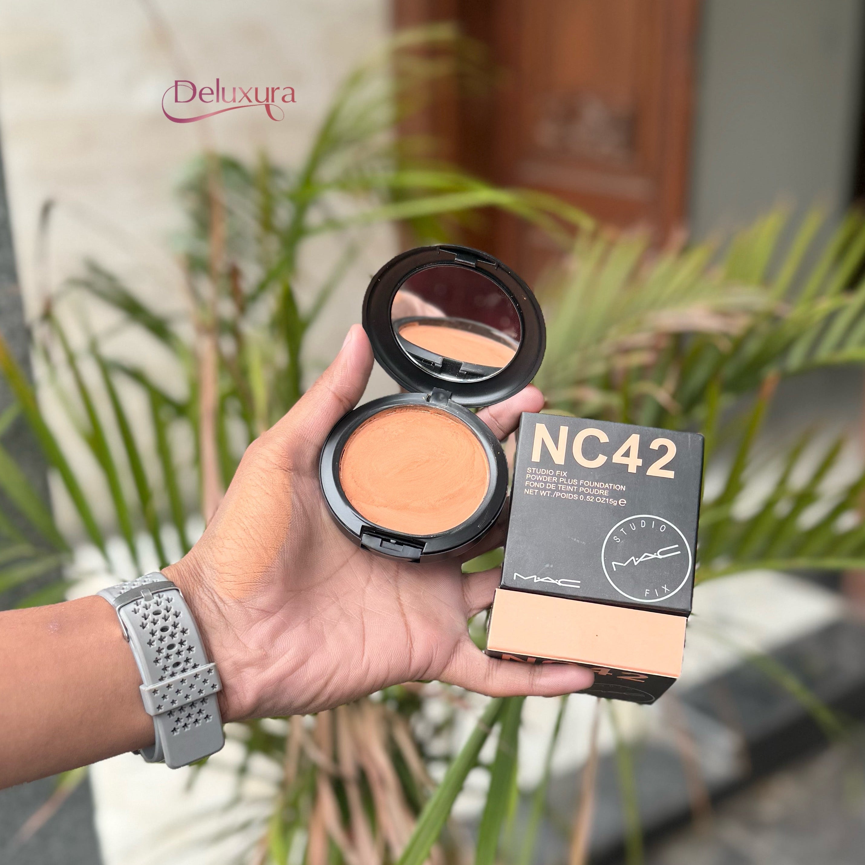 Mac Studio fix powder plus foundation (new pakaging of MAC )